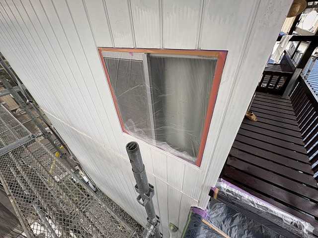 仙台市太白区で外壁塗装と付帯部塗装、窓まわりを養生して縦目地外壁をムラなく仕上げた施工